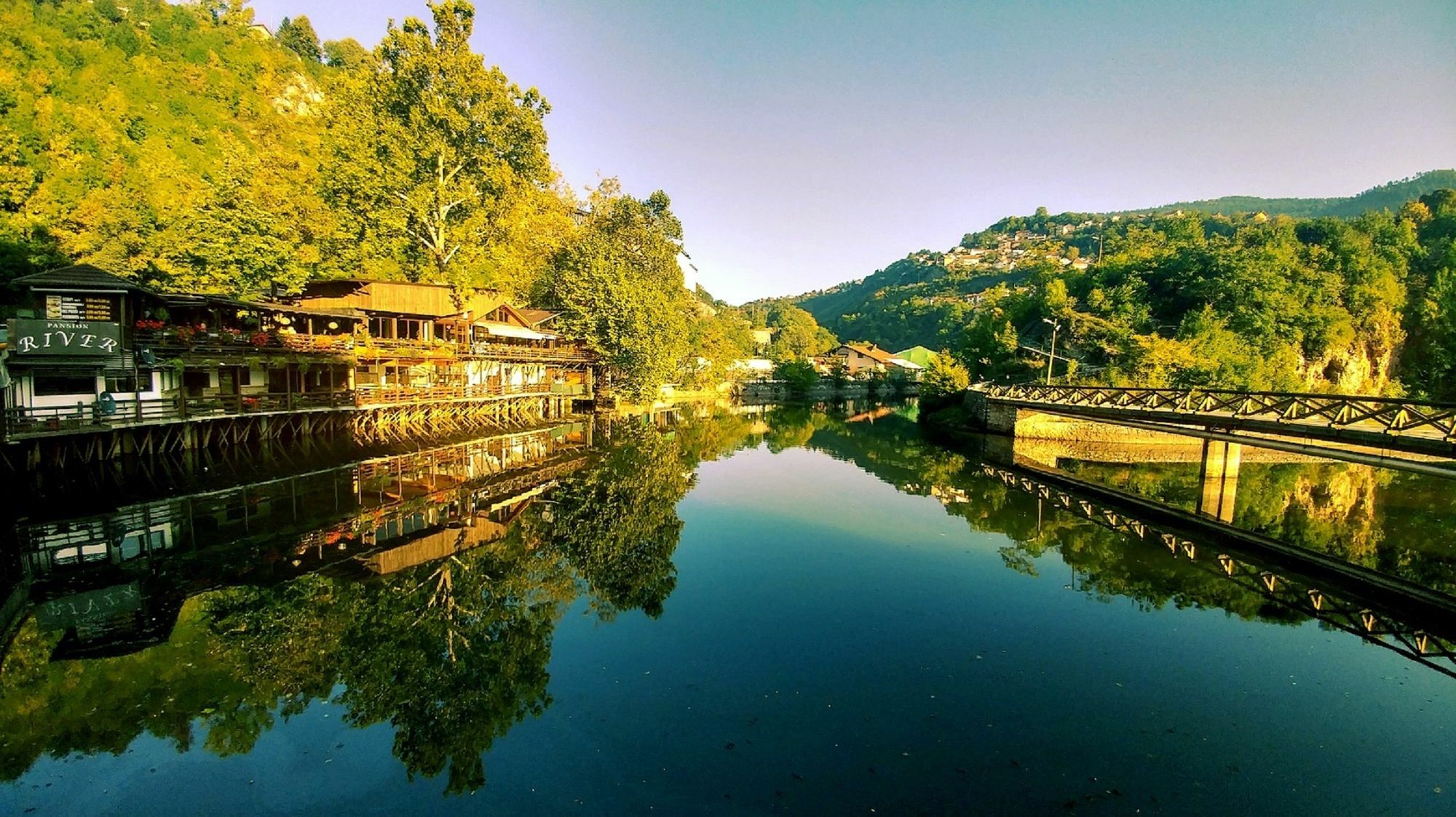 Pansion River SJJ Buitenkant foto
